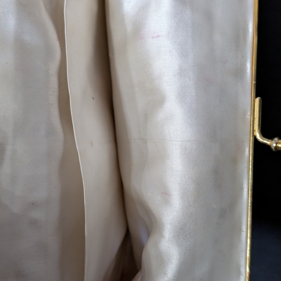 Walborg Elegant White Beaded Handbag - Picture 8 of 9